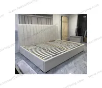 Cama en Plataforma Tapizada Sobredimensionada a Medida con Cabecero de Canales Verticales OEM ODM Mobiliario Suave para Toda la Casa