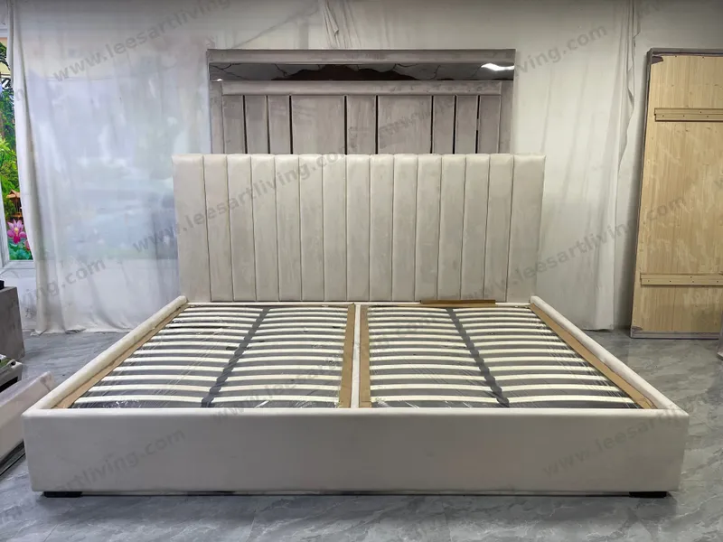 Cama en Plataforma Tapizada Sobredimensionada a Medida con Cabecero de Canales Verticales OEM ODM Mobiliario Suave para Toda la Casa