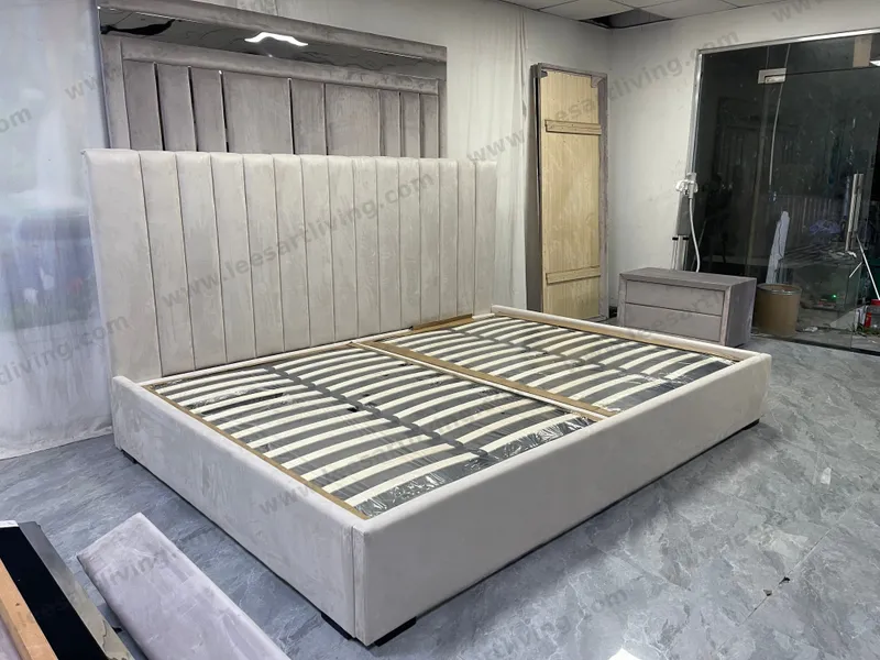 Cama en Plataforma Tapizada Sobredimensionada a Medida con Cabecero de Canales Verticales OEM ODM Mobiliario Suave para Toda la Casa